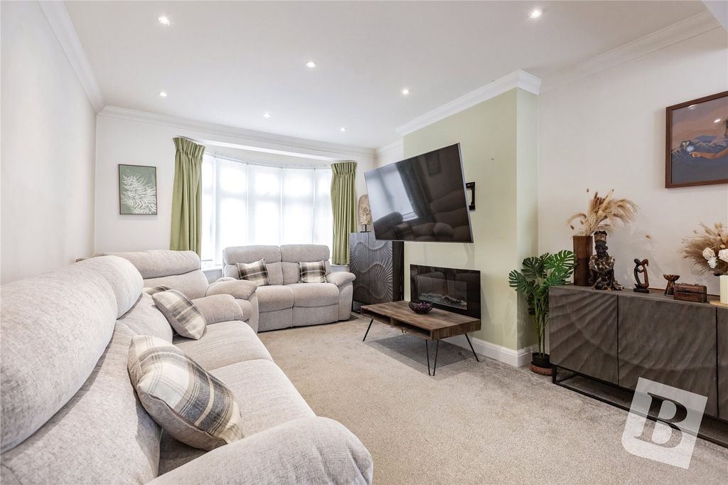 Property photo 2 of 20 Living Room