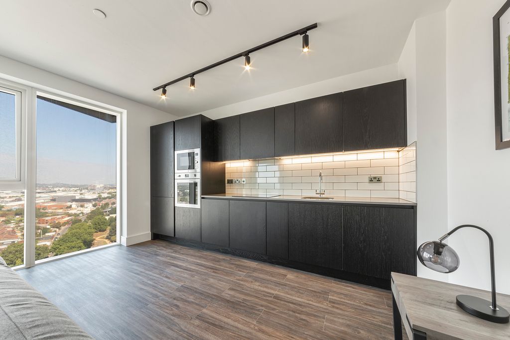 Property photo 2 of 21