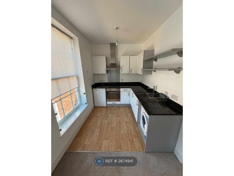 Property photo 3 of 8 Kitchen