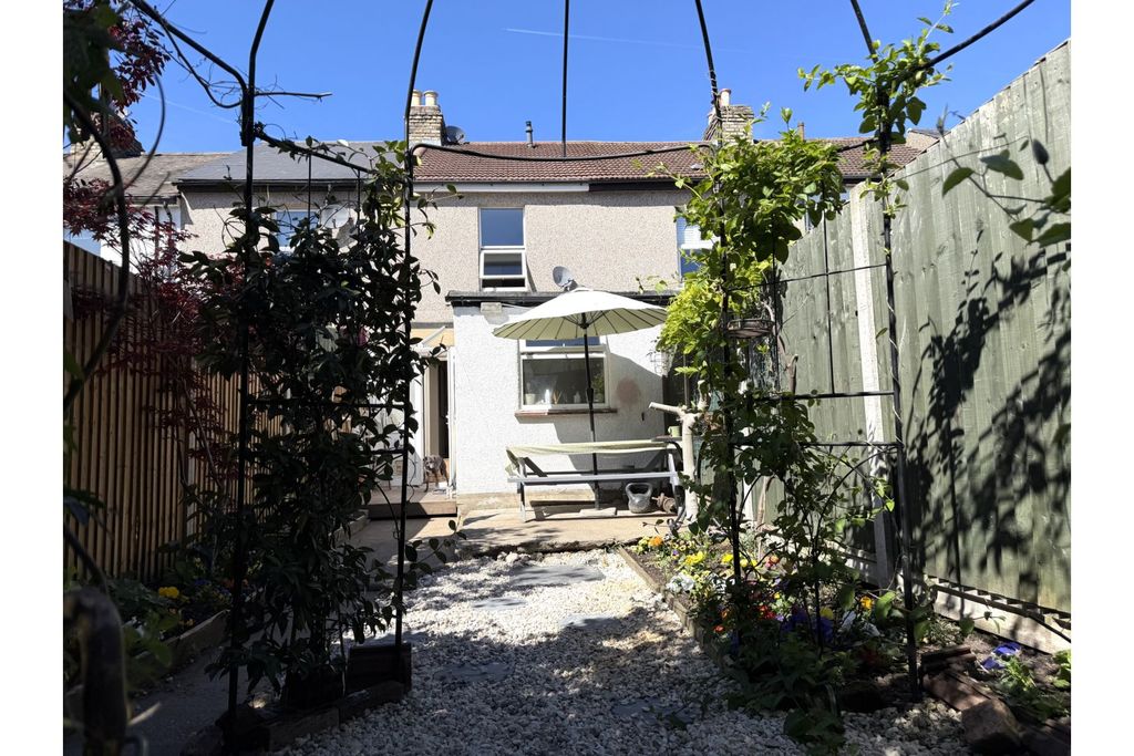 Property photo 2 of 20
