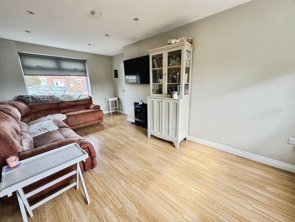 Property photo 3 of 8 Photo 6