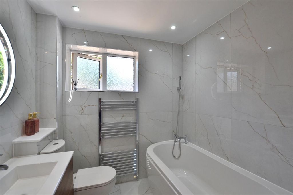 Property photo 3 of 23 Family Bathroom.Jpg