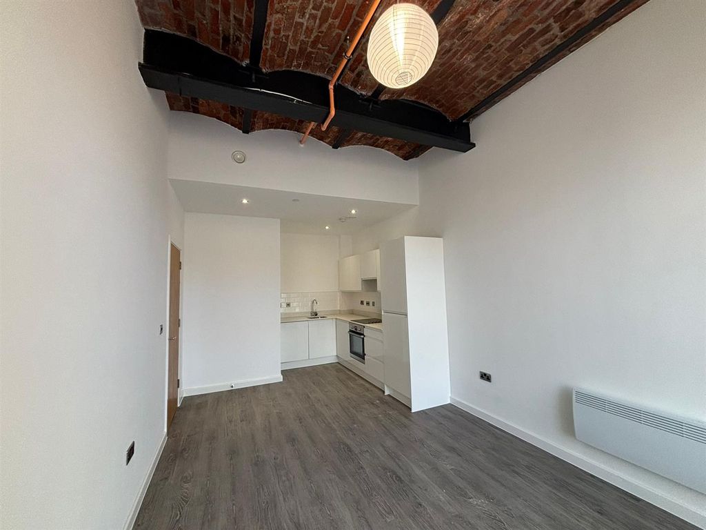 Property photo 2 of 10 Kitchen