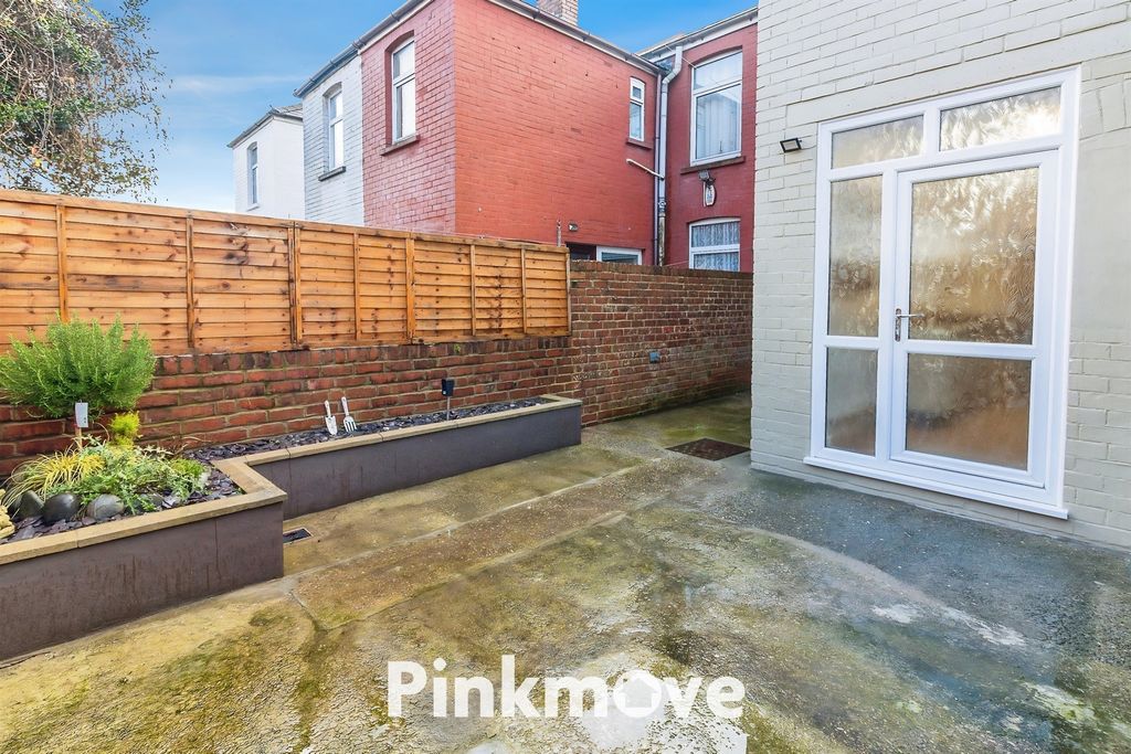 Property photo 2 of 22