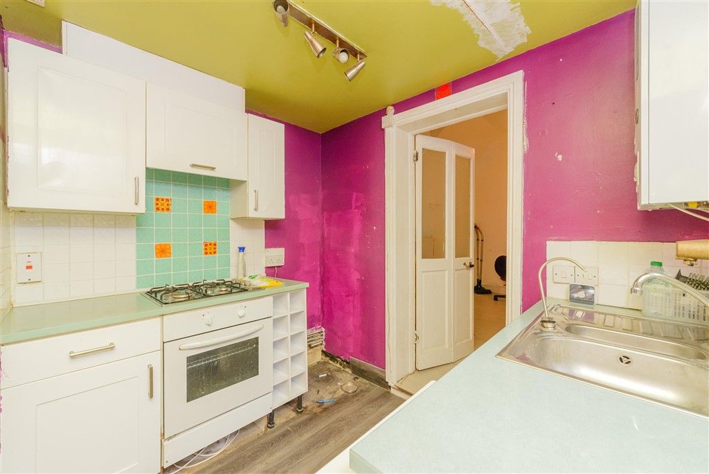 Property photo 3 of 8 Kitchen