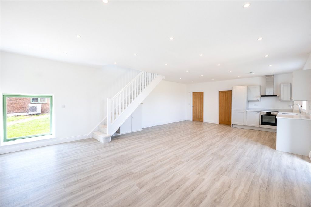 Property photo 3 of 10 Living / Dining
