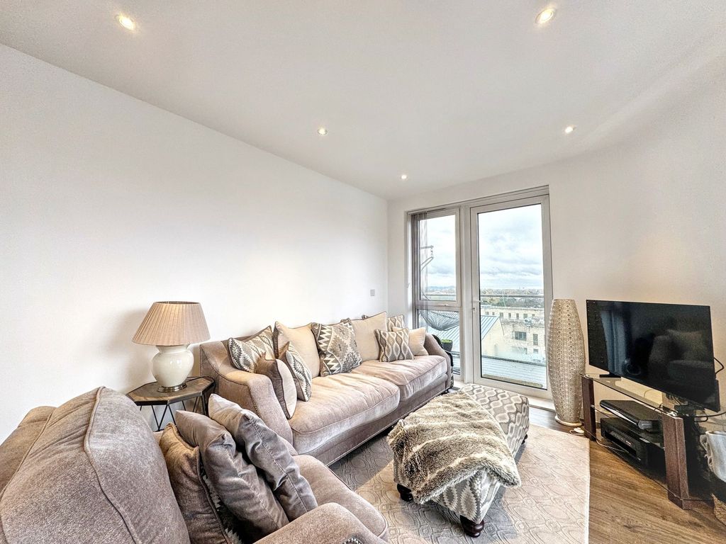 Property photo 1 of 14 Lounge