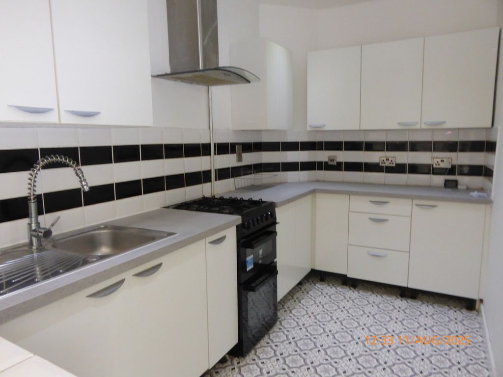 Property photo 1 of 8 Kitchen