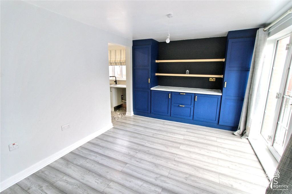 Property photo 3 of 9 Dining Space