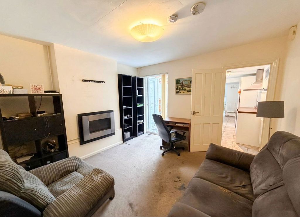 Property photo 3 of 6 Living Room