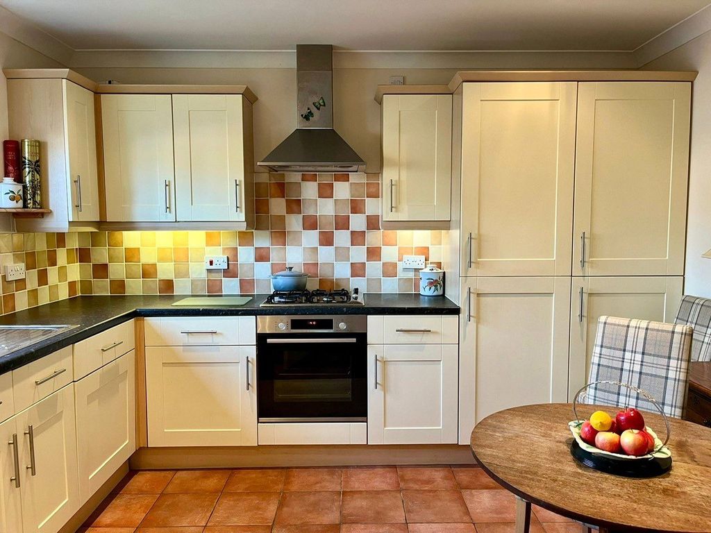 Property photo 2 of 11 Kitchen