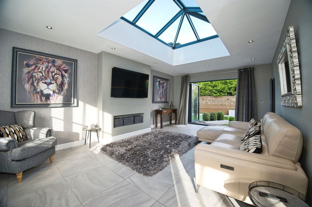 Property photo 3 of 28