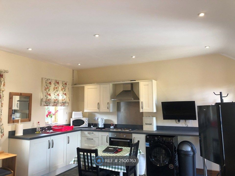 Property photo 3 of 6 Kitchen