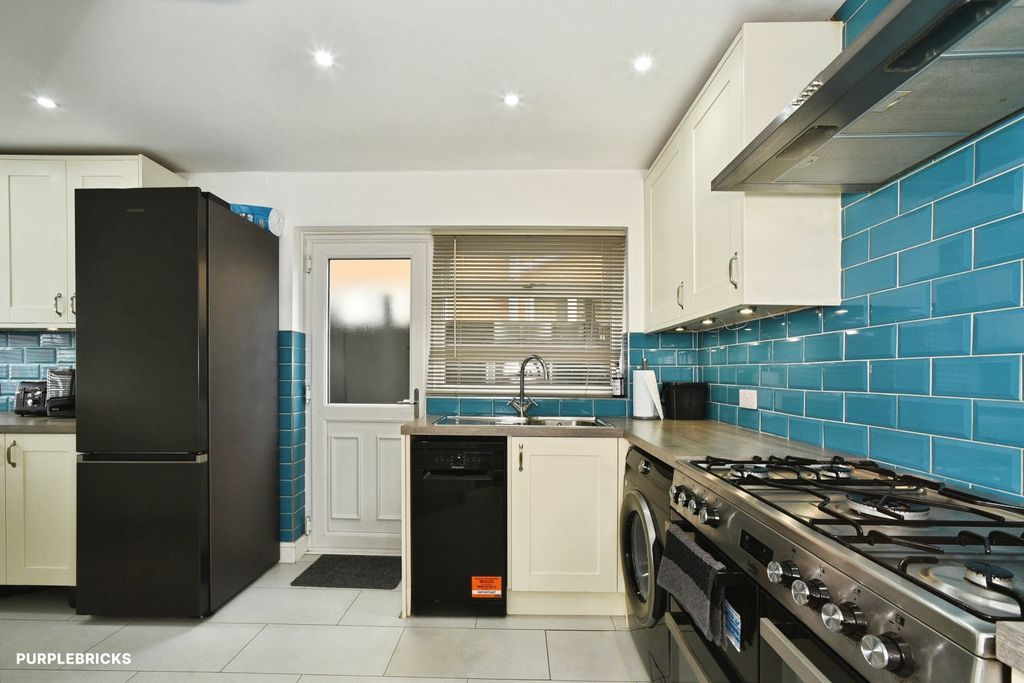 Property photo 2 of 27