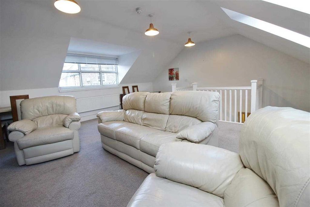 Property photo 2 of 12 Lounge