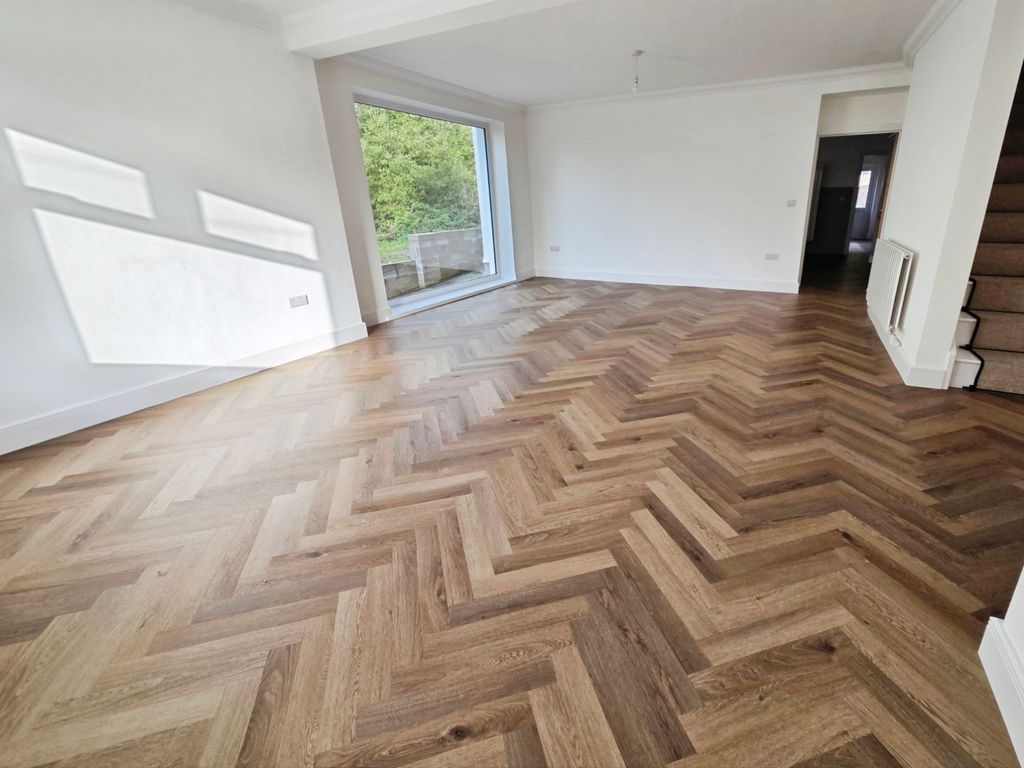 Property photo 3 of 25 Pbox-Img.Jpg