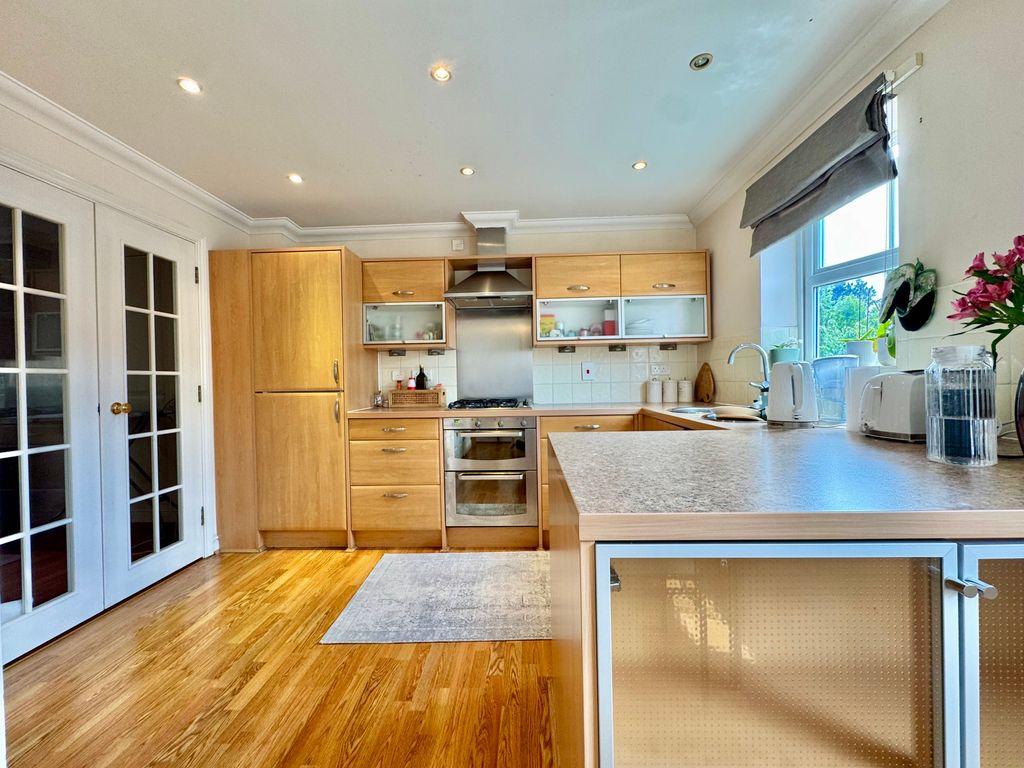 Property photo 2 of 20 Image