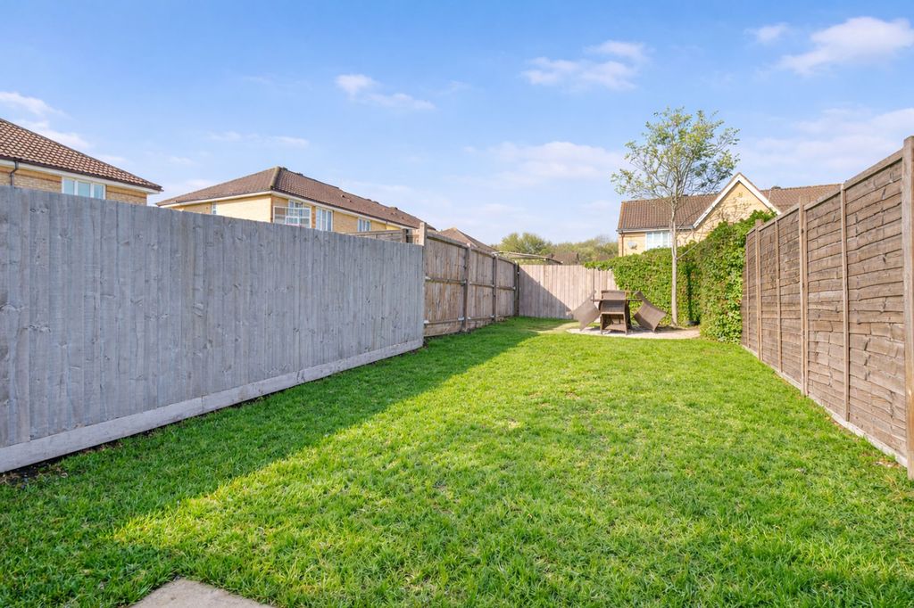 Property photo 2 of 12 Garden