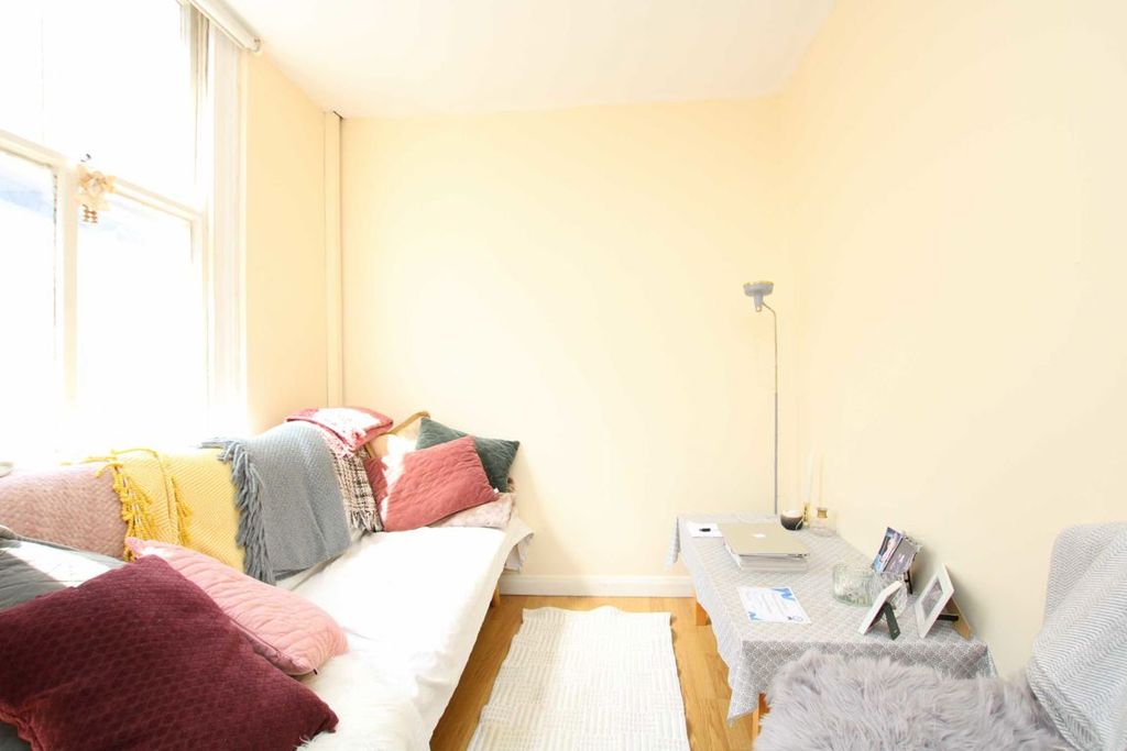 Property photo 1 of 3