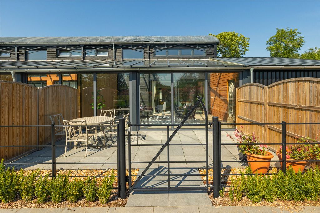 Property photo 1 of 12 Rear