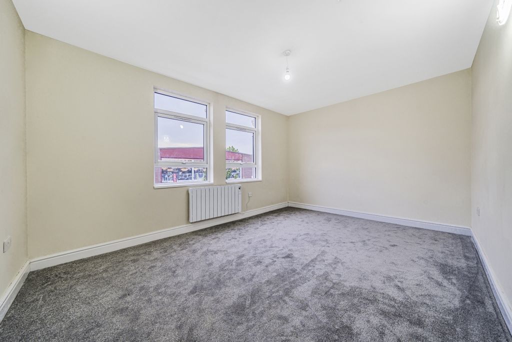 Property photo 3 of 9 994043 (7)