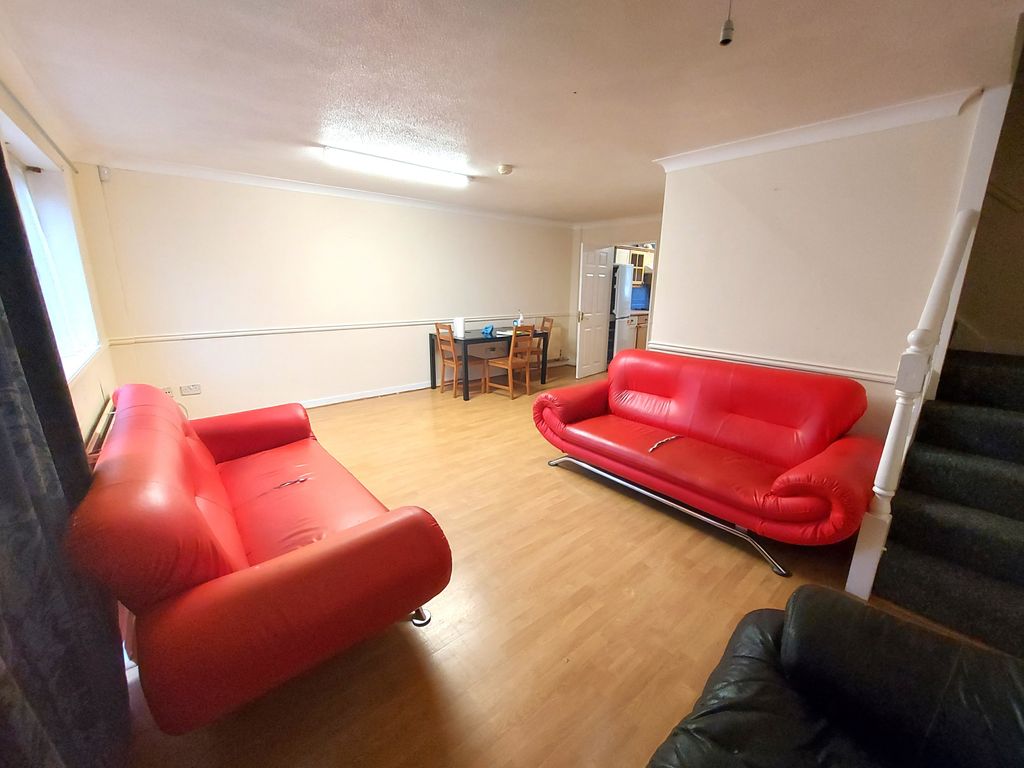 Property photo 1 of 7 Three Bedroom End Terraced House