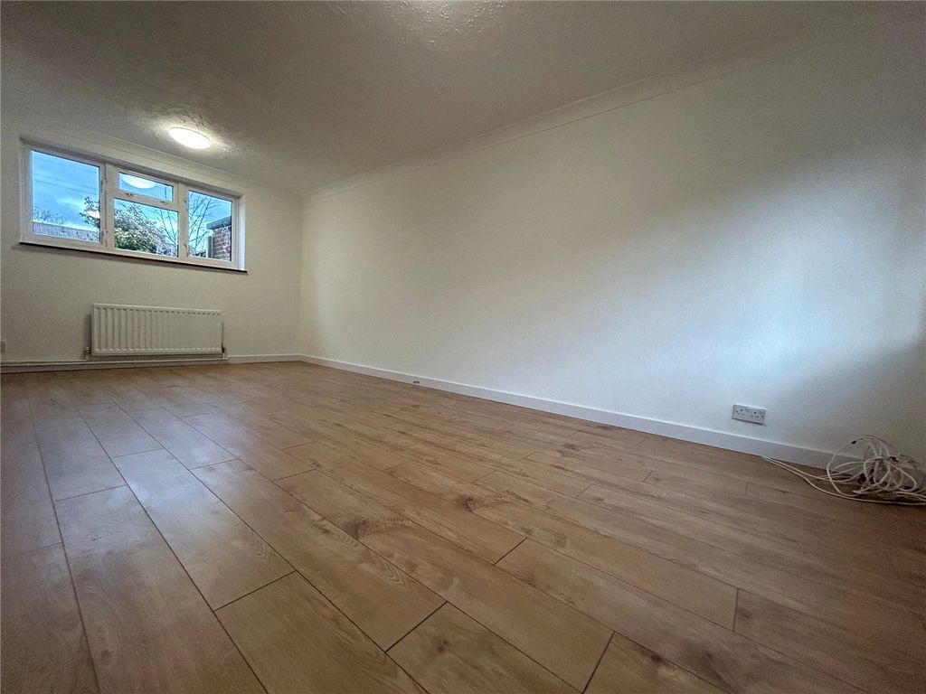 Property photo 3 of 8 Picture No. 09