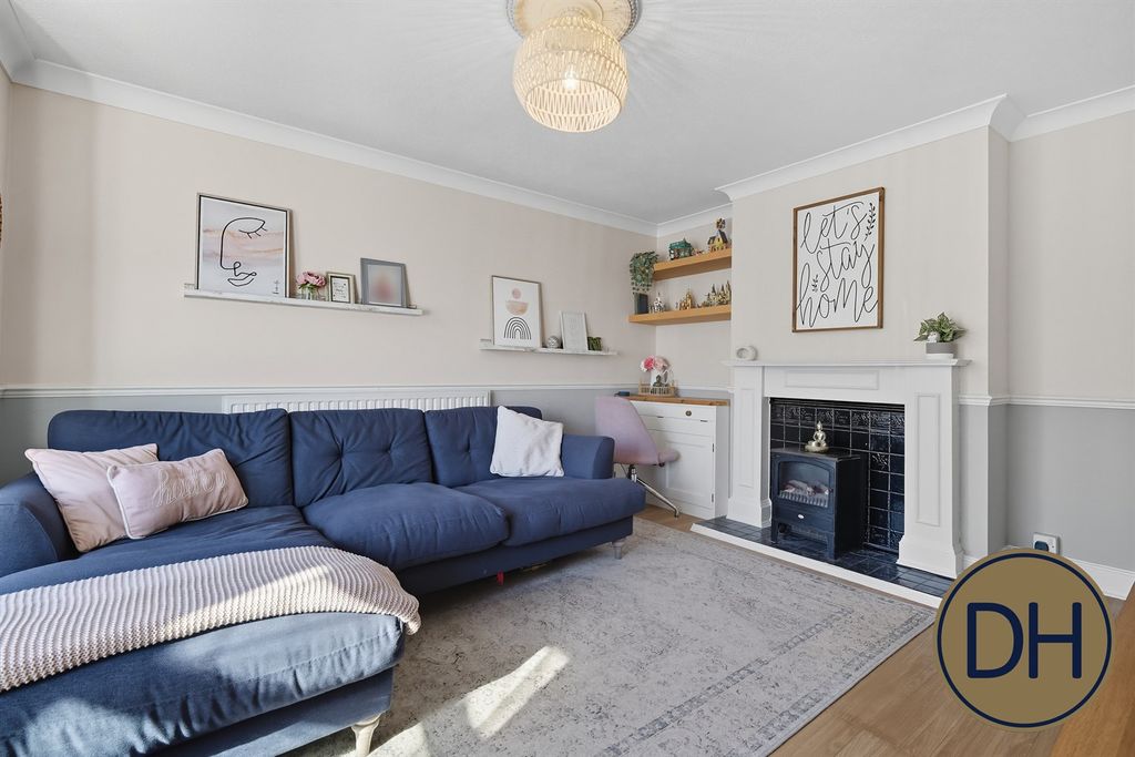 Property photo 3 of 26 High Road, North Weald