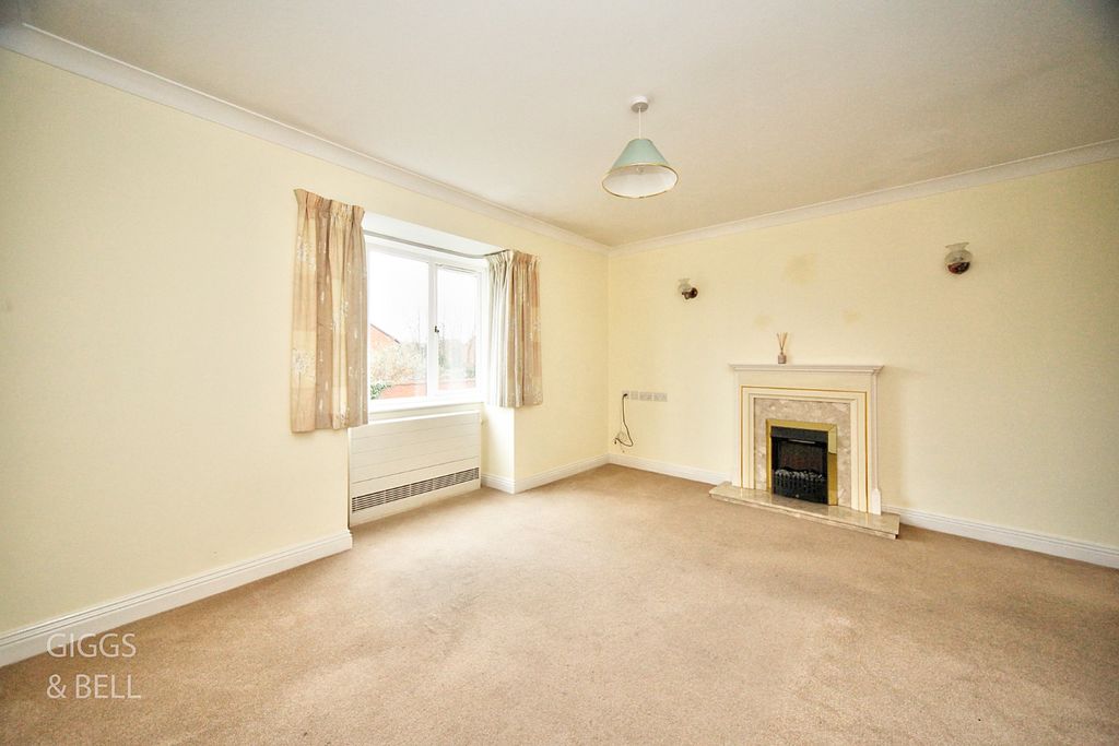 Property photo 2 of 12 3808852