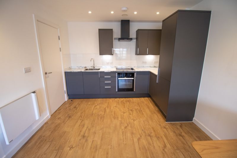 Property photo 3 of 11 Kitchen