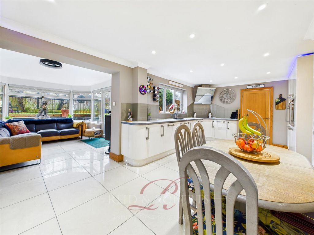 Property photo 2 of 37 Cam03999G0-Pr0206-Still025.Jpg