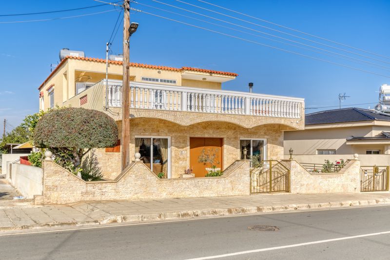 Property photo 1 of 29 Front Of The Villa