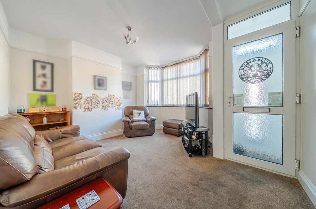 Property photo 2 of 10 1450813-1-69Efb3E...