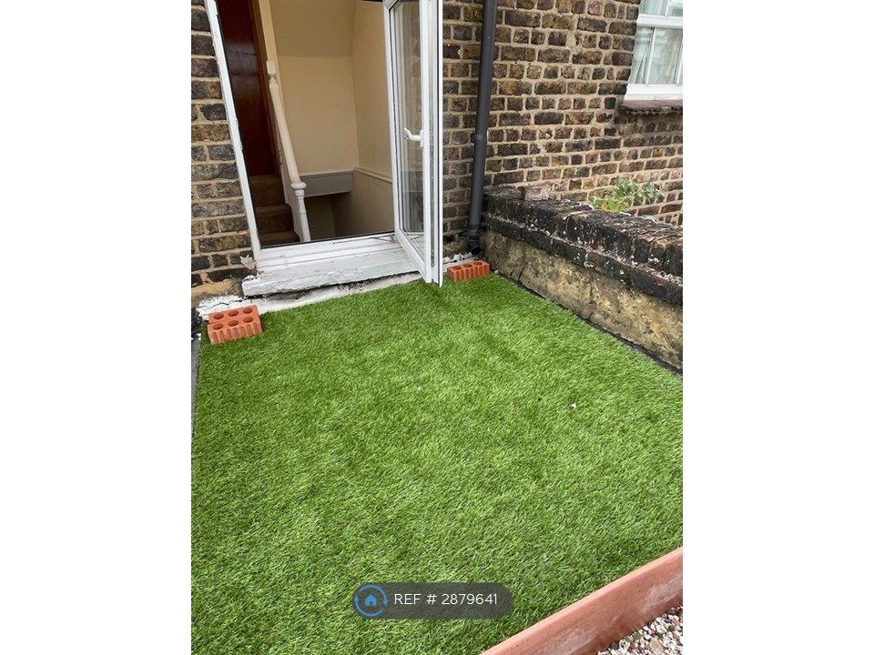 Property photo 2 of 29 Roof Terrace (Shared With One Other Flat)