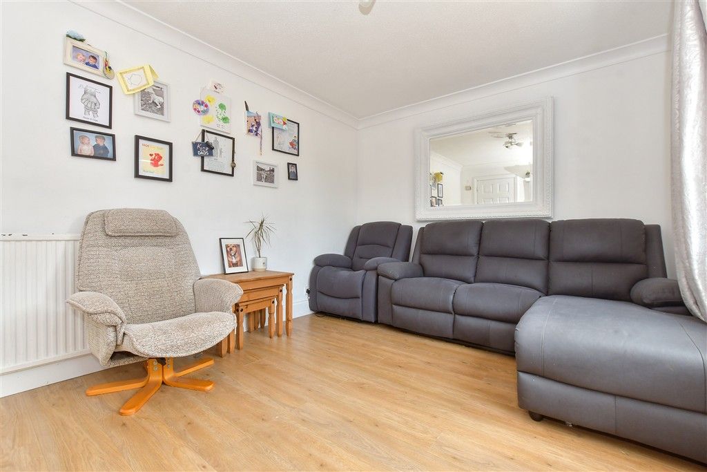 Property photo 3 of 18 Lounge