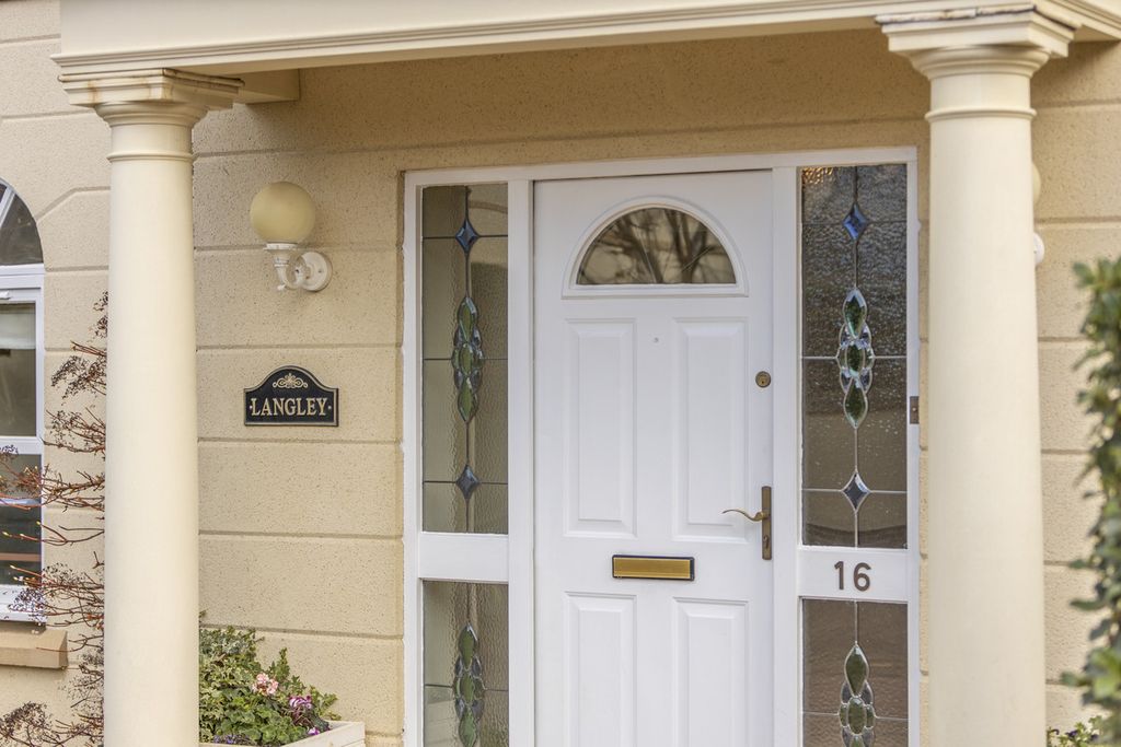 Property photo 2 of 33