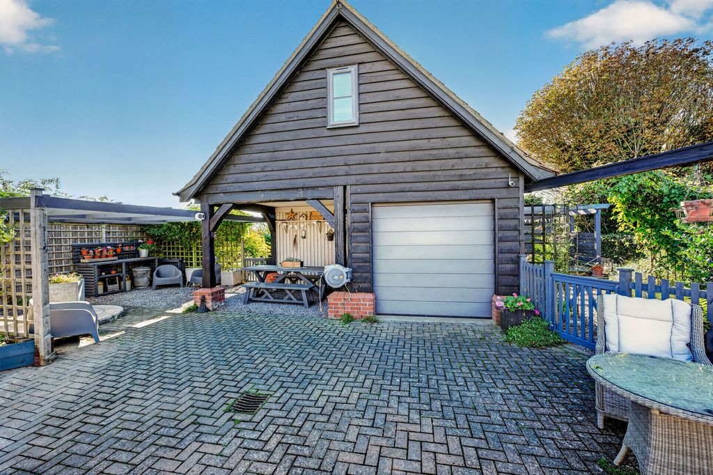Property photo 3 of 67