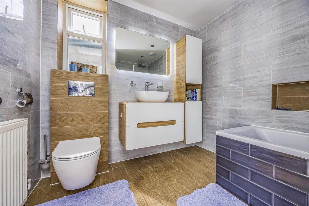 Property photo 3 of 16 48 Tokio Road, Portsmouth-Porticomarketing-Soldby-