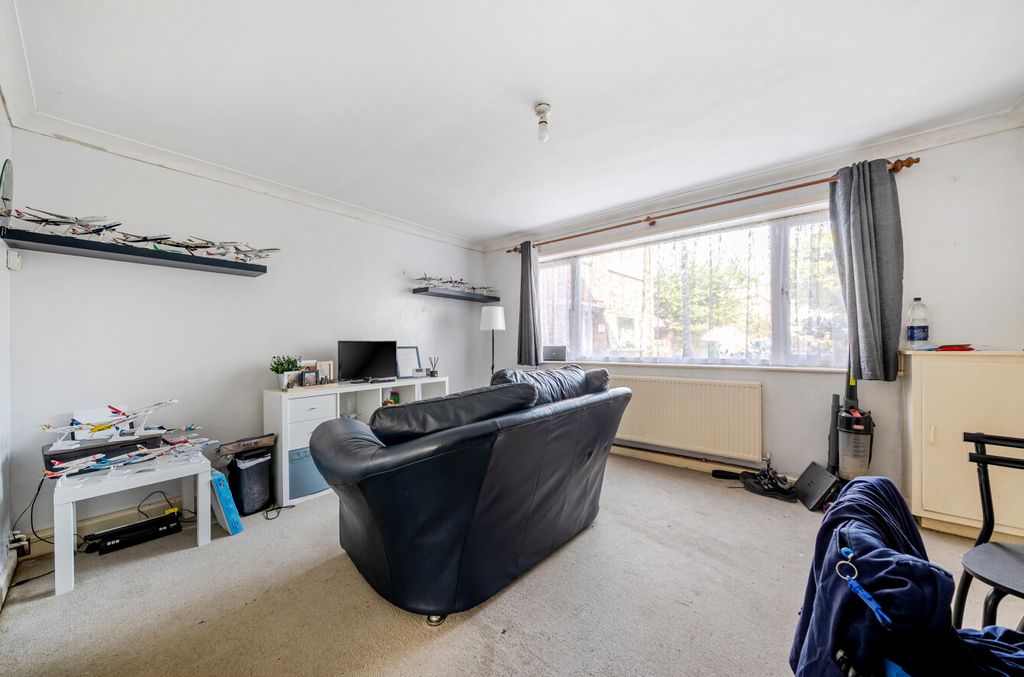 Property photo 2 of 18 1521541-6-6Aad131...