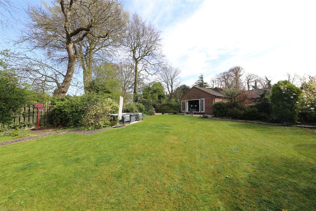 Property photo 3 of 26 Outside