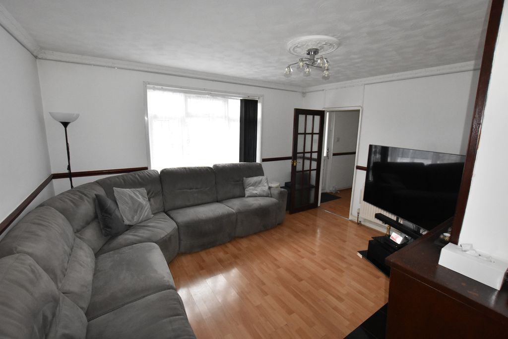 Property photo 3 of 10 Photo 7