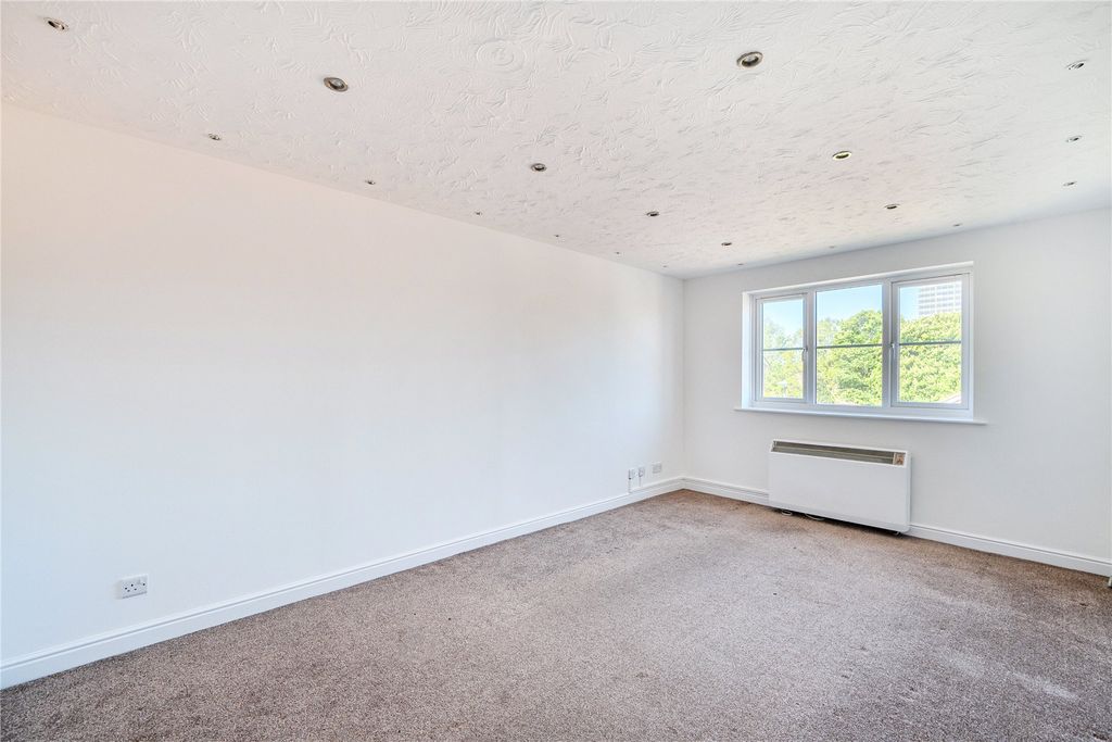 Property photo 2 of 10 Picture No. 12