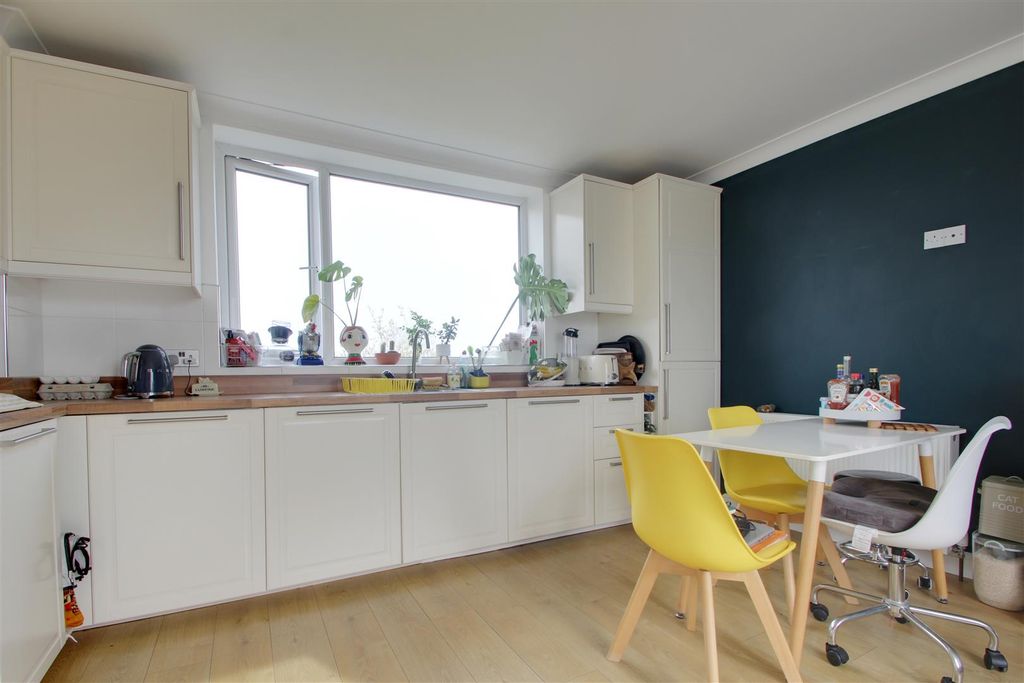 Property photo 2 of 9 Internal