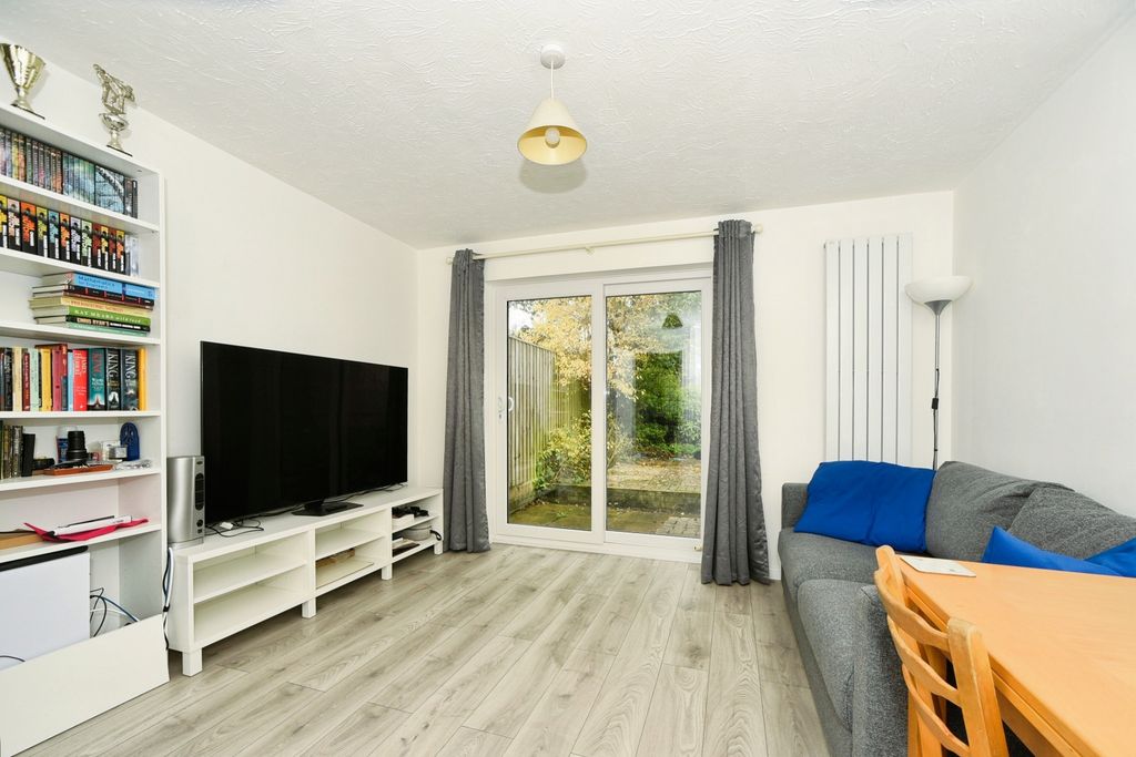 Property photo 2 of 6