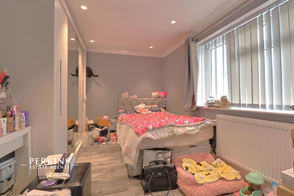 Property photo 3 of 9 Bed 1.Jpg