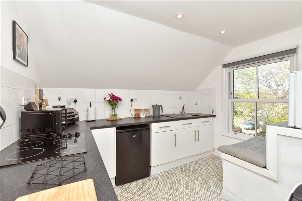 Property photo 3 of 7 Kitchen