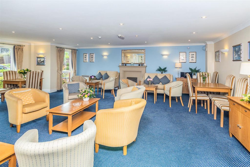 Additional image 17 of 2 bed flat for saleBenedict Court, Western Avenue, Newbury, Berkshire RG14