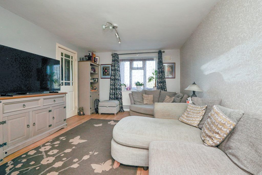 Property photo 3 of 27