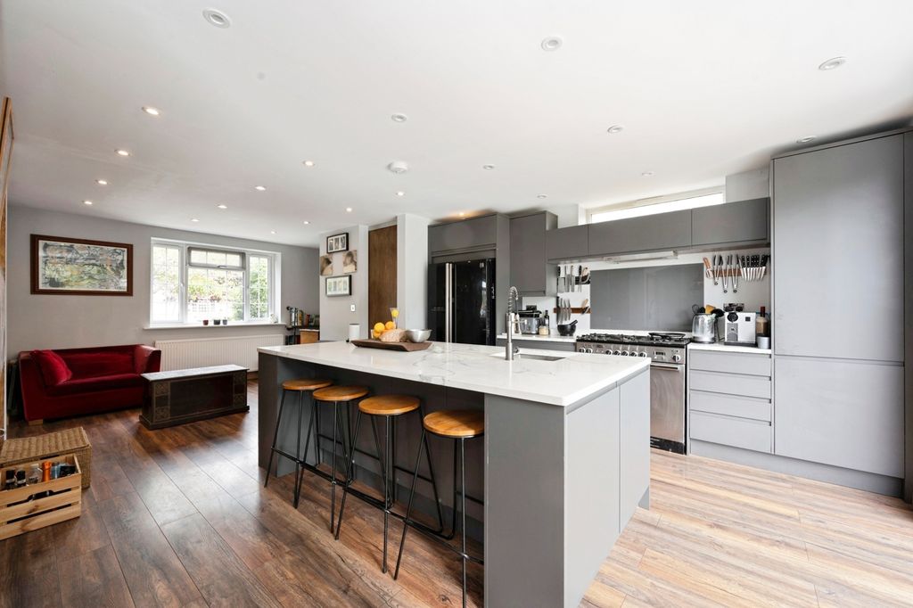 Property photo 2 of 16 Kitchen