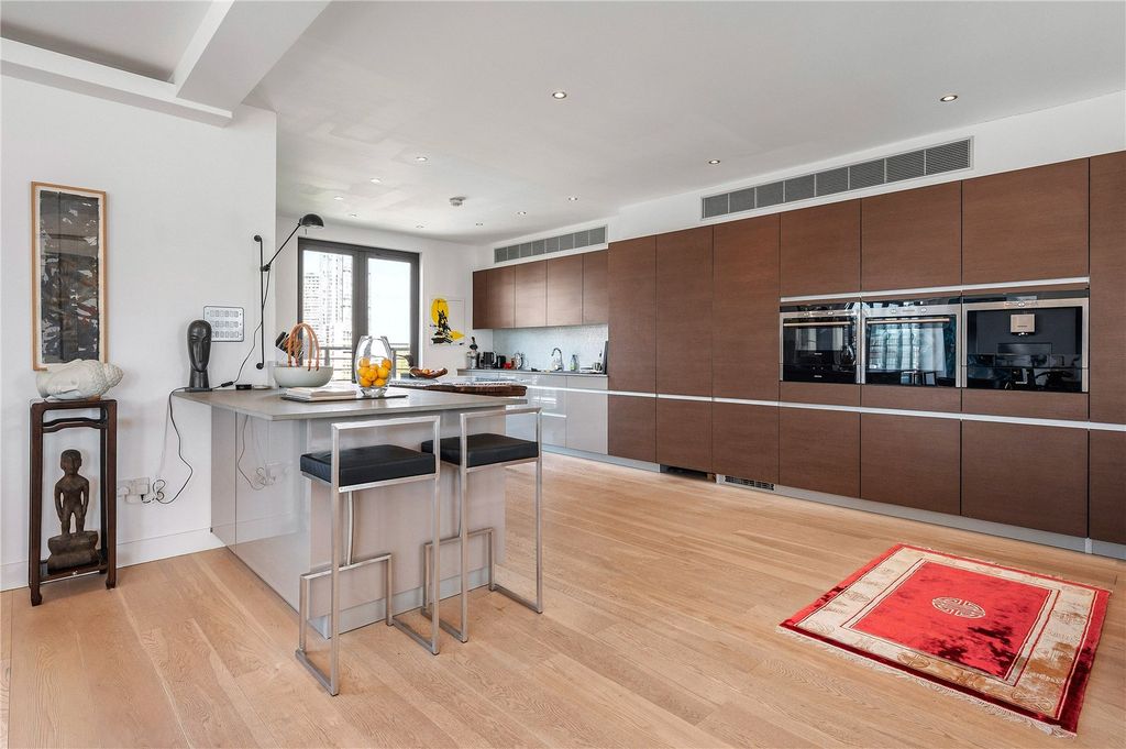 Property photo 3 of 24 Kitchen